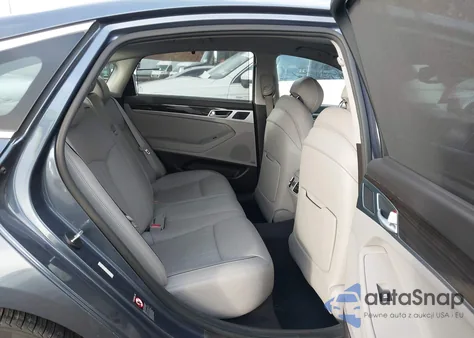 2015 Hyundai Genesis 3.8 z USA, uszkodzony, nr VIN KMHGN4JE8FU097897